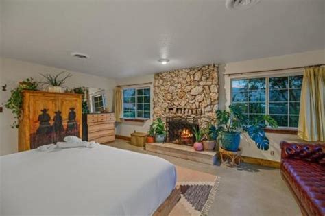 Search hotels in Morongo Valley .